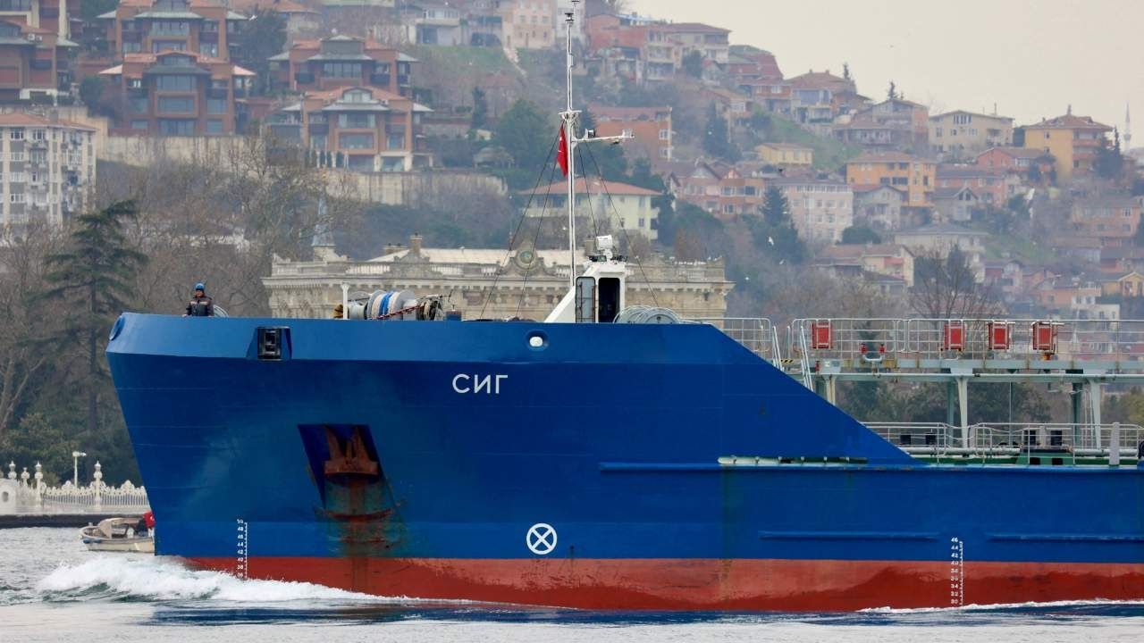 Petrolero Ruso Sufre Daños tras Ataque de Drones Ucranianos