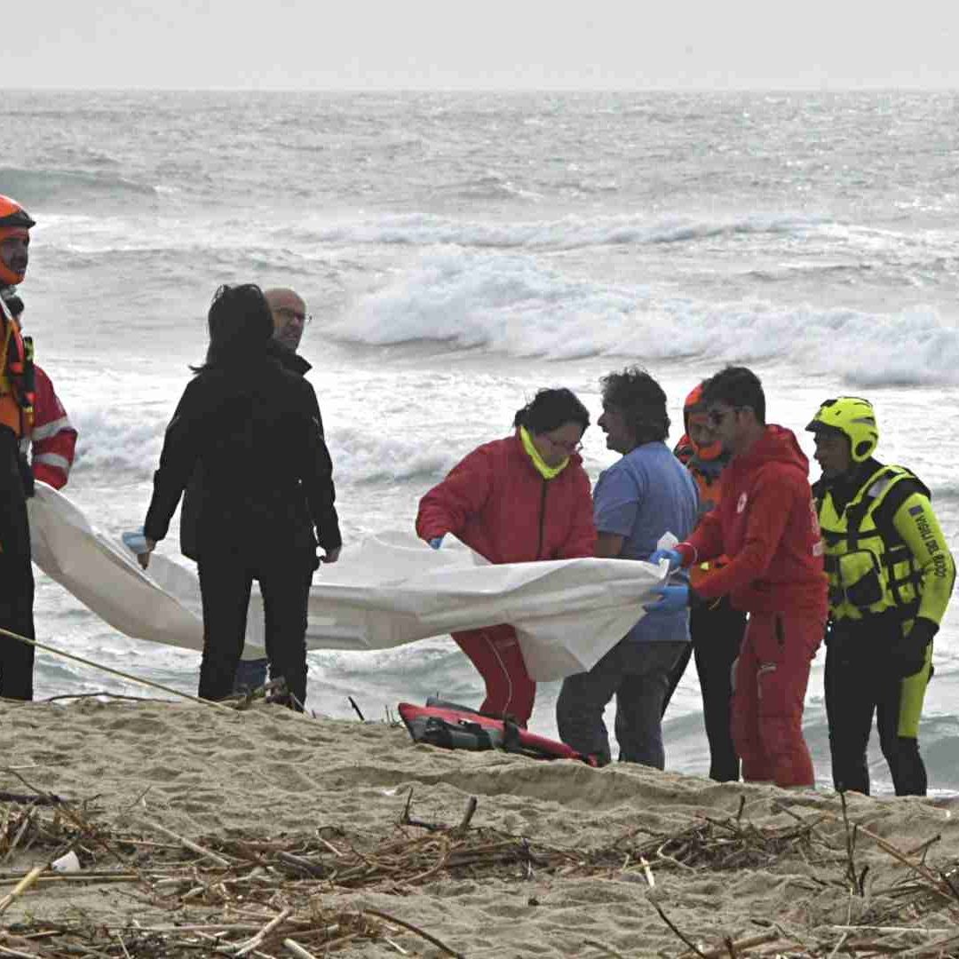 Los cuerpos se localizan a lo largo de la costa de Calabria