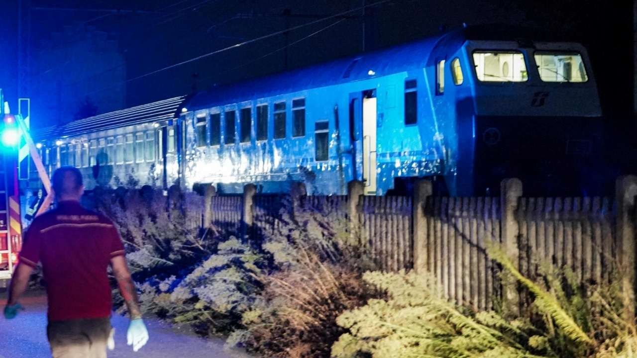 Mueren cinco trabajadores arrollados por tren en Turín, Italia