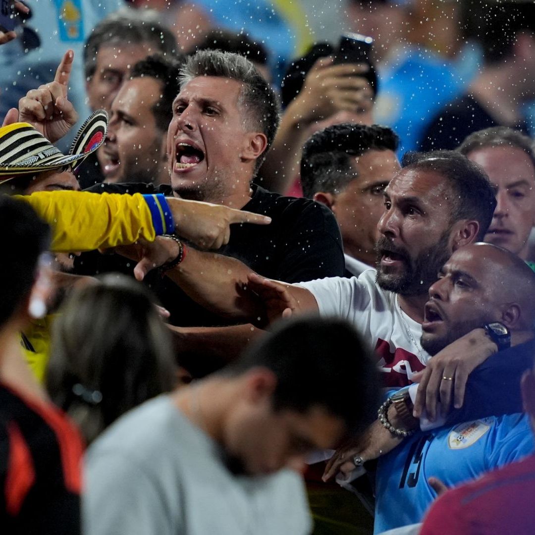 La Conmebol dijo que lo ocurrido en las gradas del estadio donde se disputó el Colombia vs Uruguay es 'inadmisible'. Foto AP