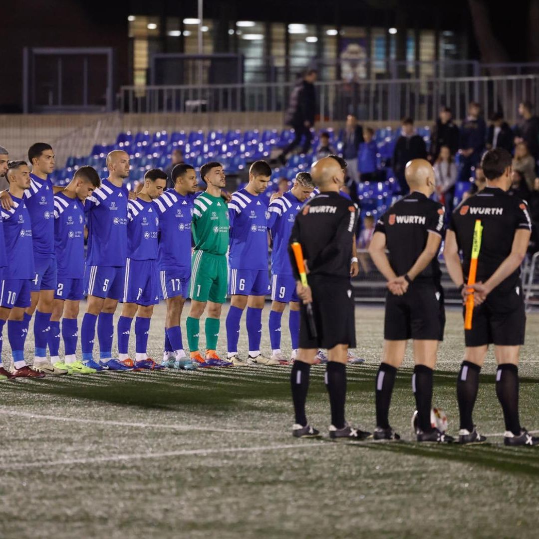 En los partidos de la Copa del Rey que sí se disputaron este miércoles, se guardó un minuto de silencio por las víctimas de la DANA. Foto EFE