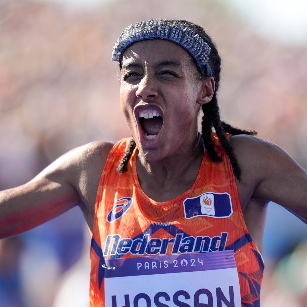 La campeona olímpica de la maratón Sifan Hassan utilizó la banda mexicana. Foto AP