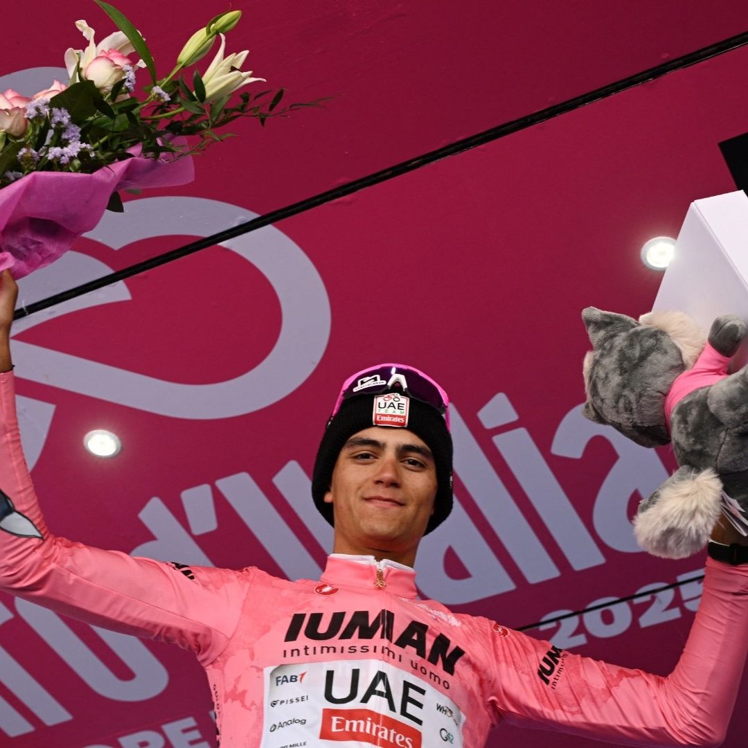 Isaac del Toro retiene maglia rosa