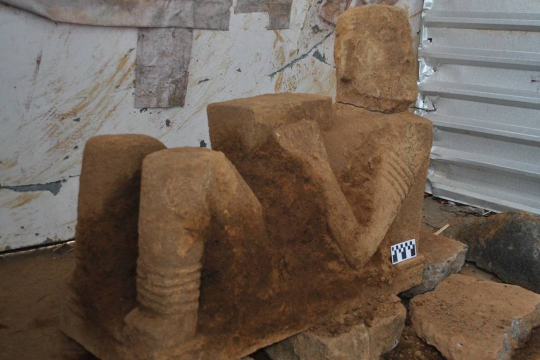 Hallan Enorme Chac Mool en Construcción de Pátzcuaro, Michoacán