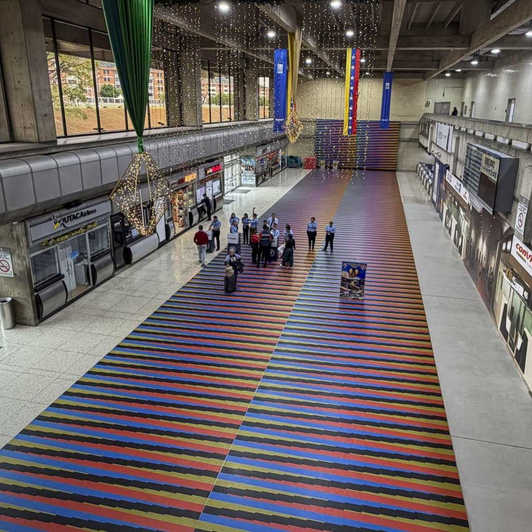 Aeropuerto Internacional Simón Bolívar, en Caracas, Venezuela, semivacío