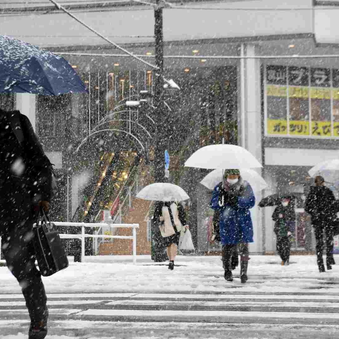 Cancelan más de 200 vuelos en Japón por mayor ola de frío en la década