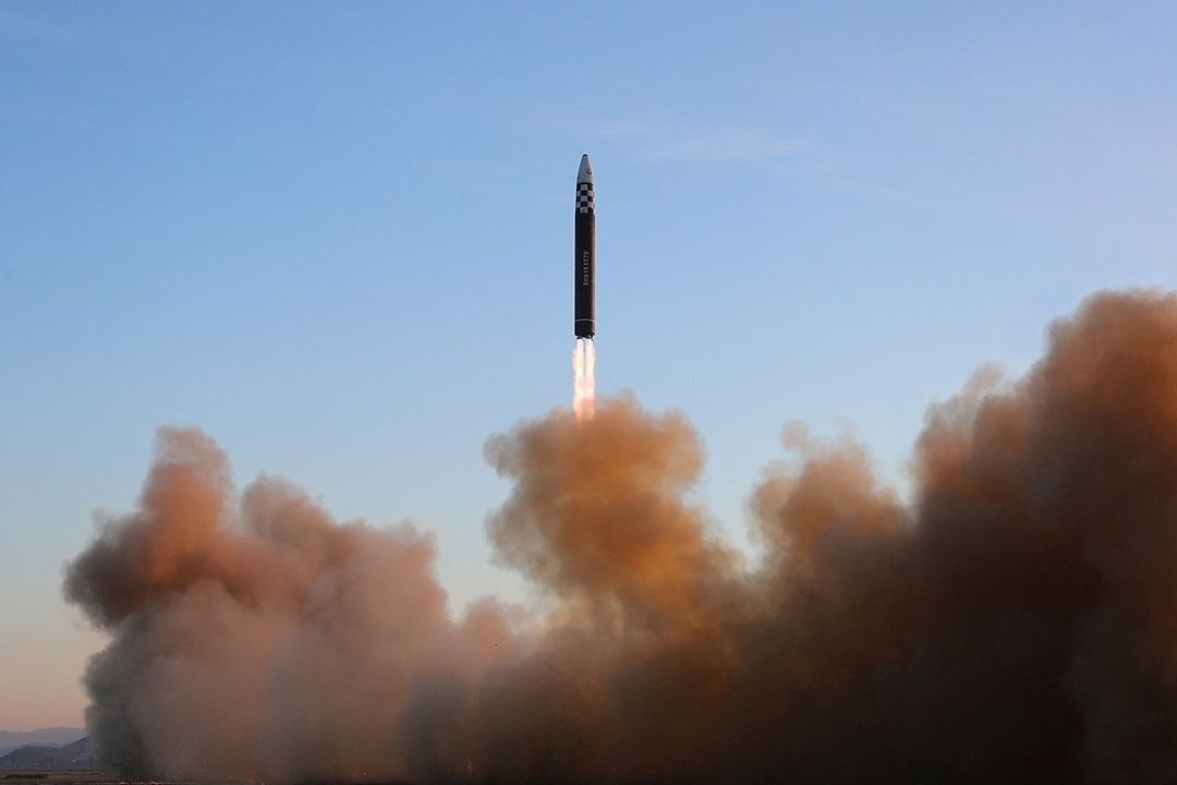 Corea del Sur Prueba misiles de guerra en el mar.