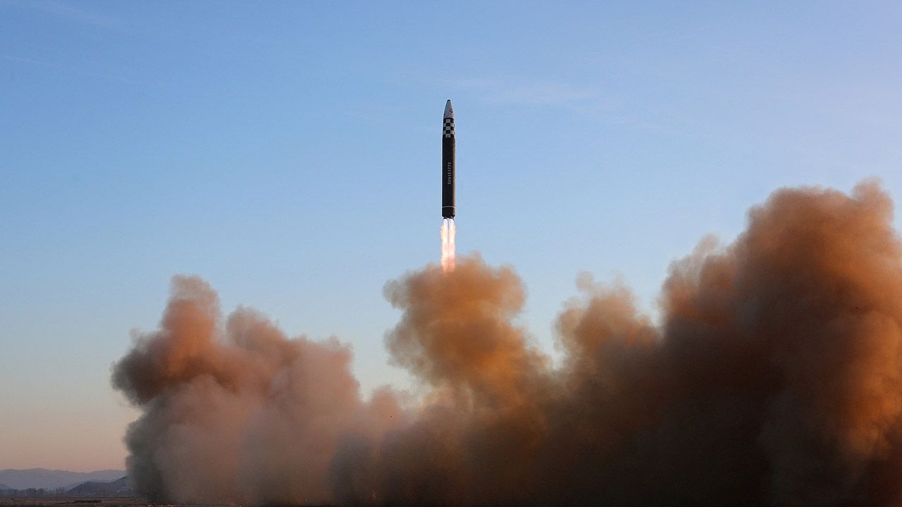 Corea del Sur Prueba misiles de guerra en el mar.