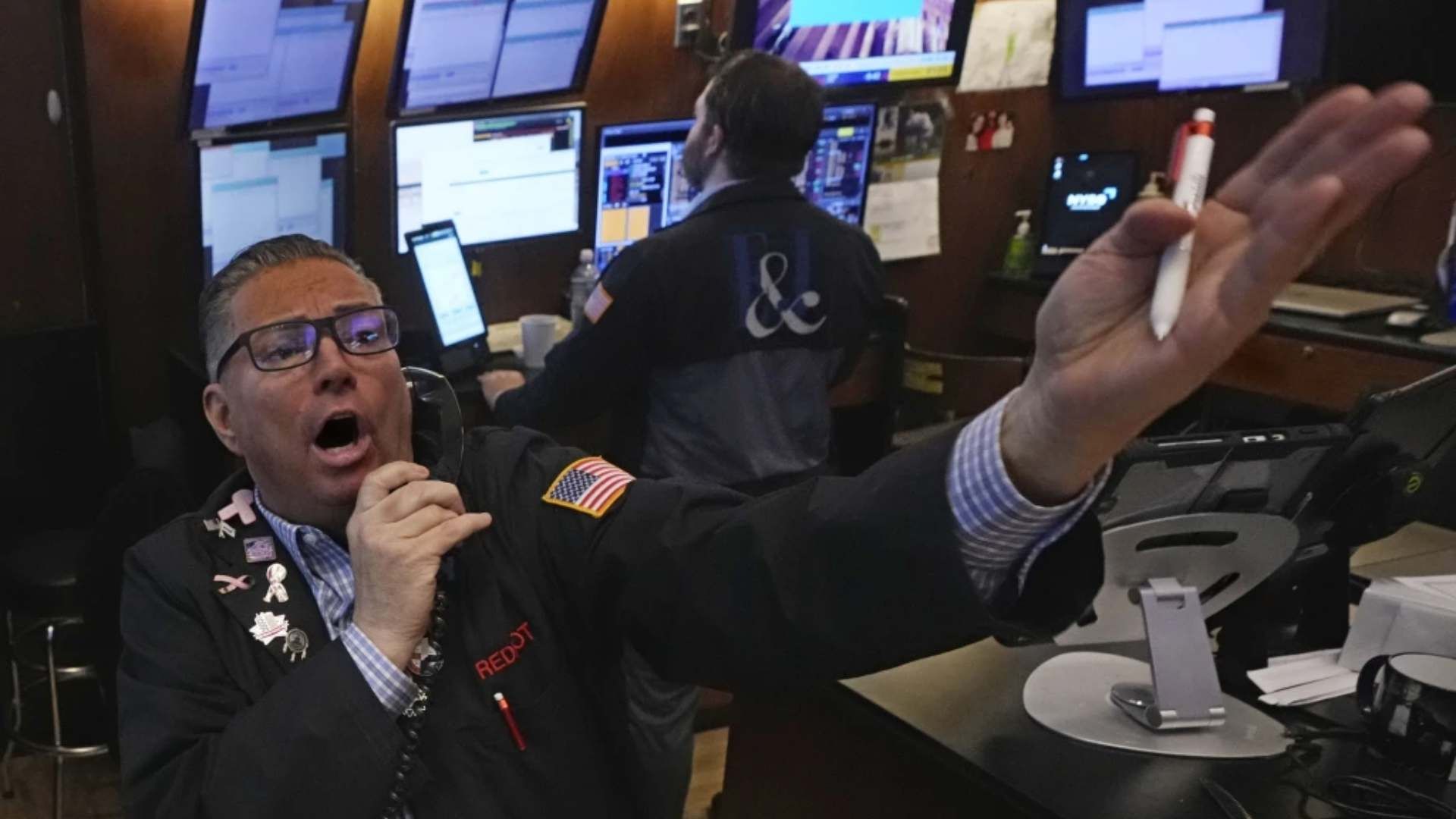Wall Street Vuelve a Caer Por Temores a Aranceles de Trump y Oro Alcanza Nuevo Máximo Histórico