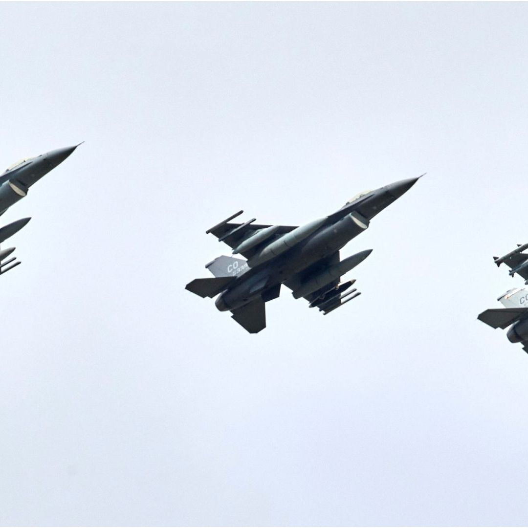 Tres aviones de combate F16 de EE. UU