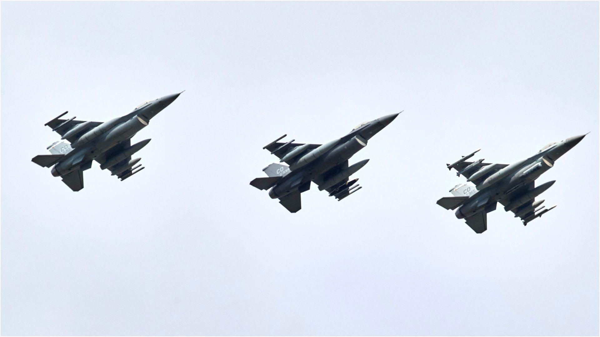Tres aviones de combate F16 de EE. UU