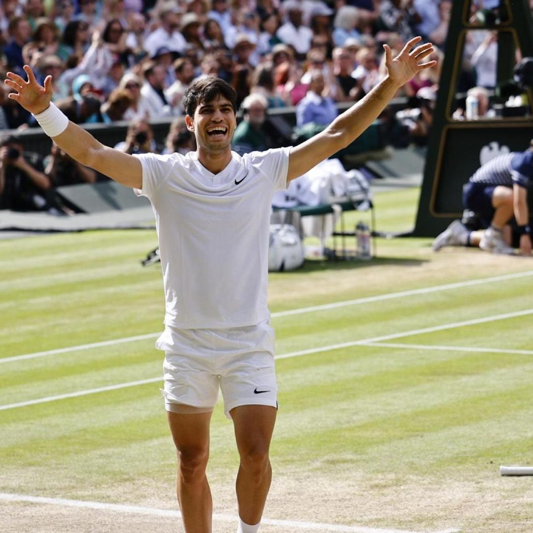 Alcaraz, Contundente: Aplasta a Djokovic, Gana su Segundo Wimbledon y Cuarto Gran Slam