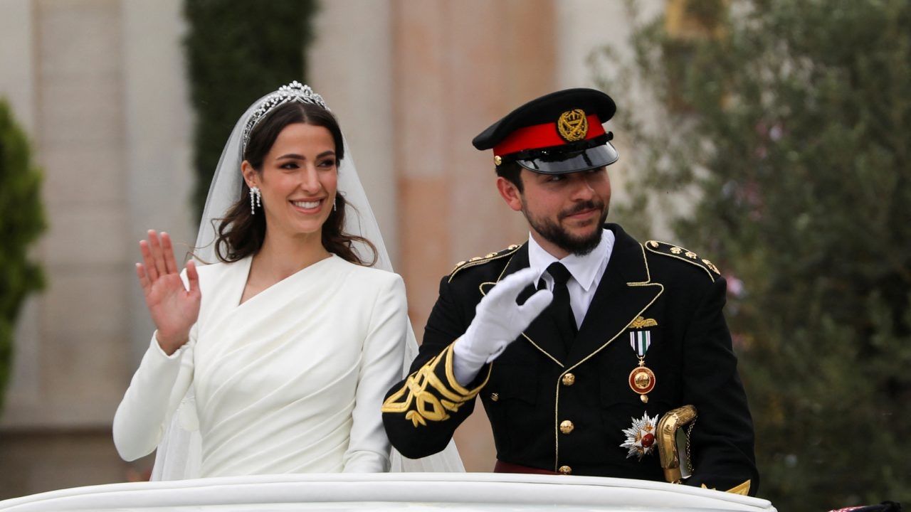 El príncipe heredero de Jordania, Husein bin Abdalá se casó con la joven arquitecta saudí Rajwa Al Saif