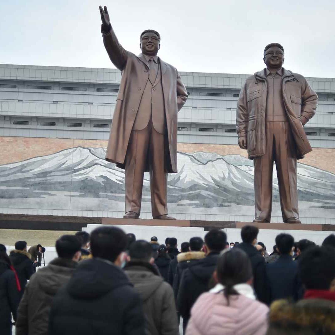 Presentan en Corea del Norte libro con obsequios entregados a Kim Jong-il
