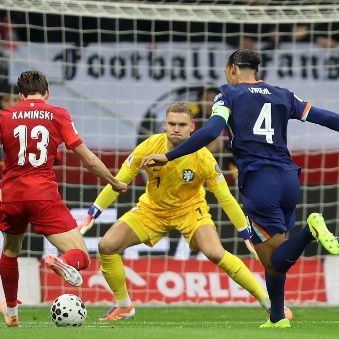Jakub Kaminski hizo el primer gol del partido Polonia vs Países Bajos en el Estadio Nacional de Varsovia.