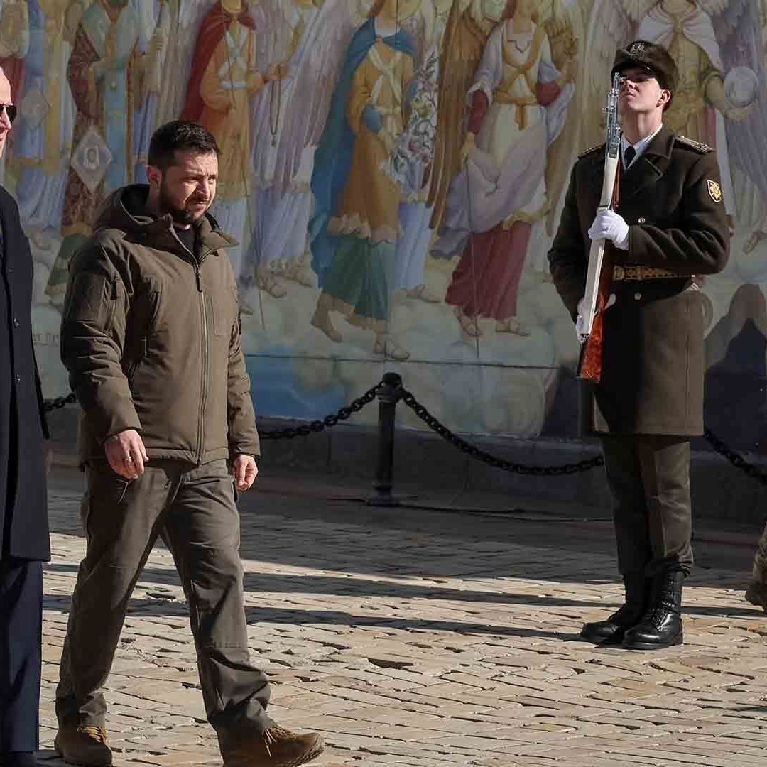 Biden realiza visita sorpresa a Kiev; se reúne con Zelenski