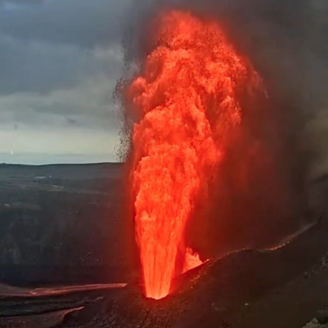 El Volcán Kilauea ha presentado una gran actividad en las últimas horas, con columnas de lava de gran altura.