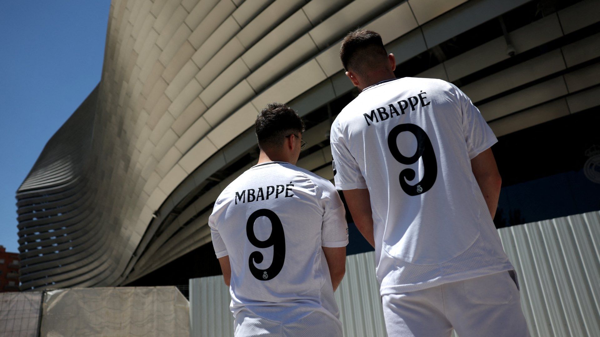 Aficionados madridistas ya esperan con ansia la llegada del día de la presentación de Kylian Mbappé. Foto Reuters