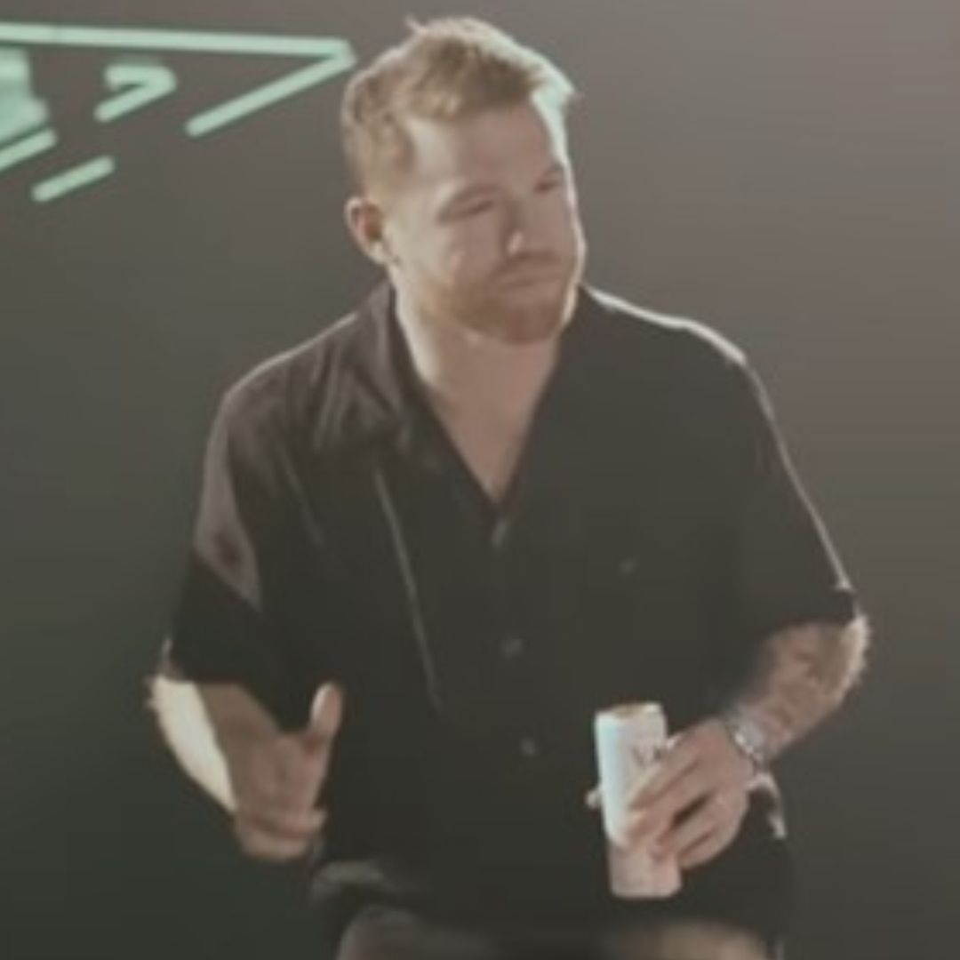 Canelo se 'echó un palomazo' con su amigo Luis R. Conríquez. Foto: zoukgrouplv