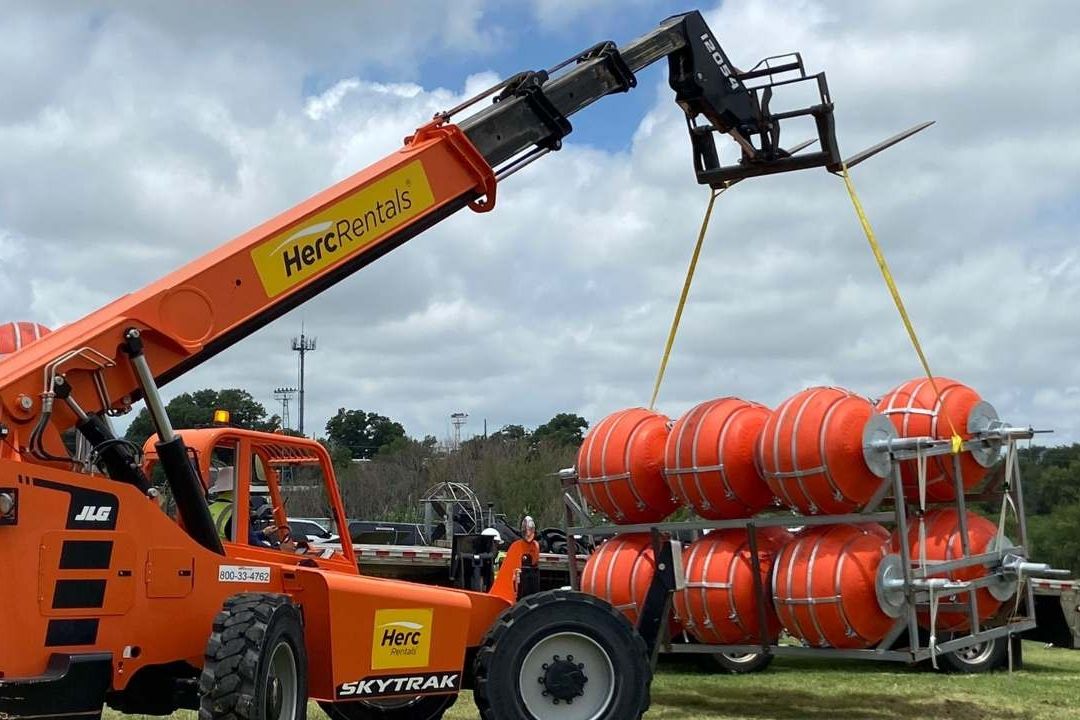 Comienza la Instalación del Muro Flotante en el Río Bravo