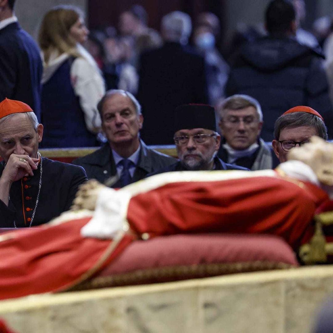 El cuerpo de Benedicto fue velado en Roma antes de su funeral