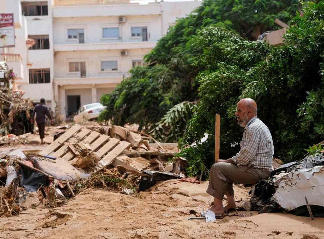 Rescatan 2 mil Cuerpos Tras Fuertes Inundaciones en Libia