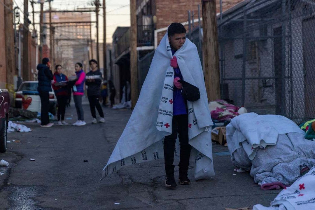 LA Arremete contra Texas por Enviar Migrantes en Autobús