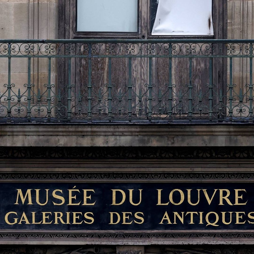 "Es un atentado a nuestro patrimonio", escribió Macron sobre robo a de Louvre.