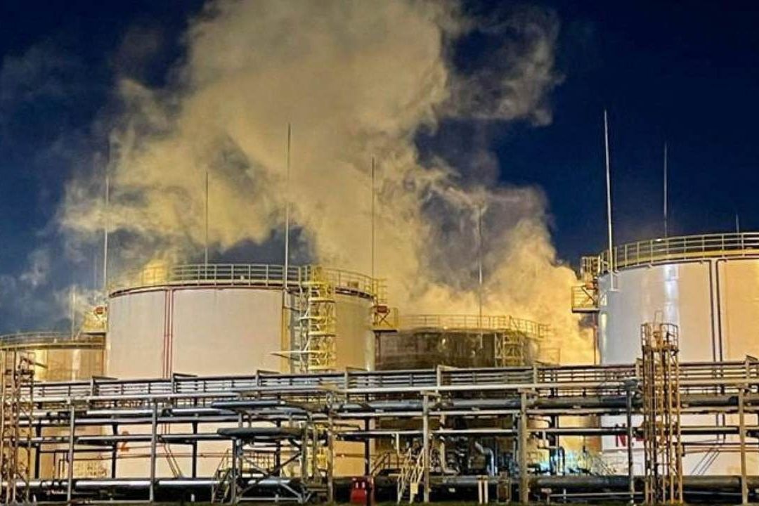 Drones Atacan de Nuevo Refinería de Petróleo de Rusia