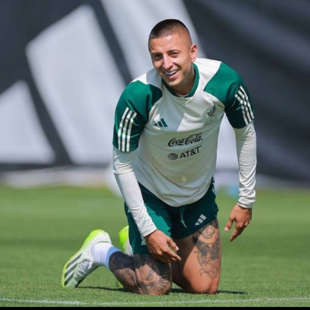 Por Esta Razón el Manchester City Eligió a Phil Foden por Encima del 'Piojo' Alvarado