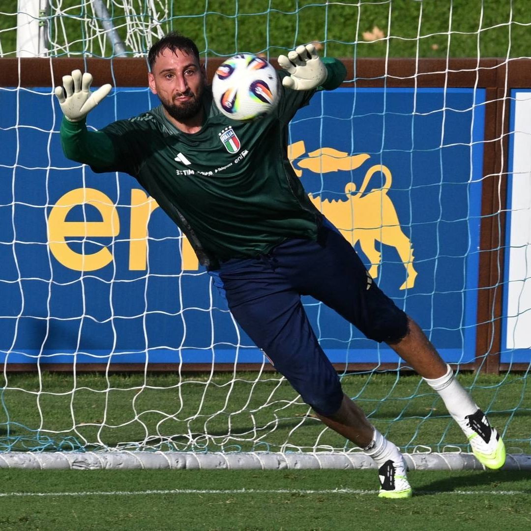 Donnarumma, portero titular de la Selección de Italia, seguirá su carrera en el Manchester United.