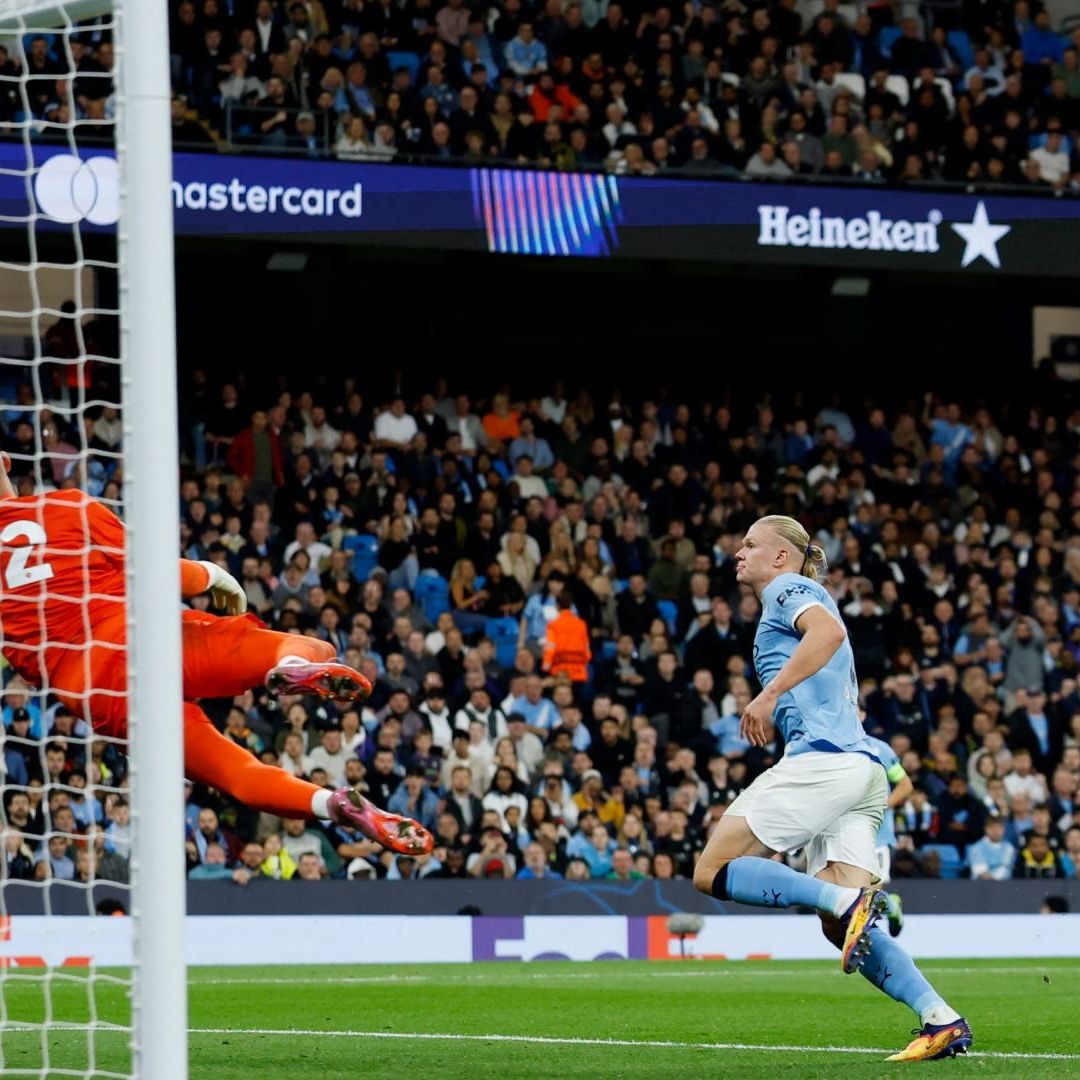 Erling Haaland aportó un gol en la victoria del Manchester City sobre el Napoli en la Champions.