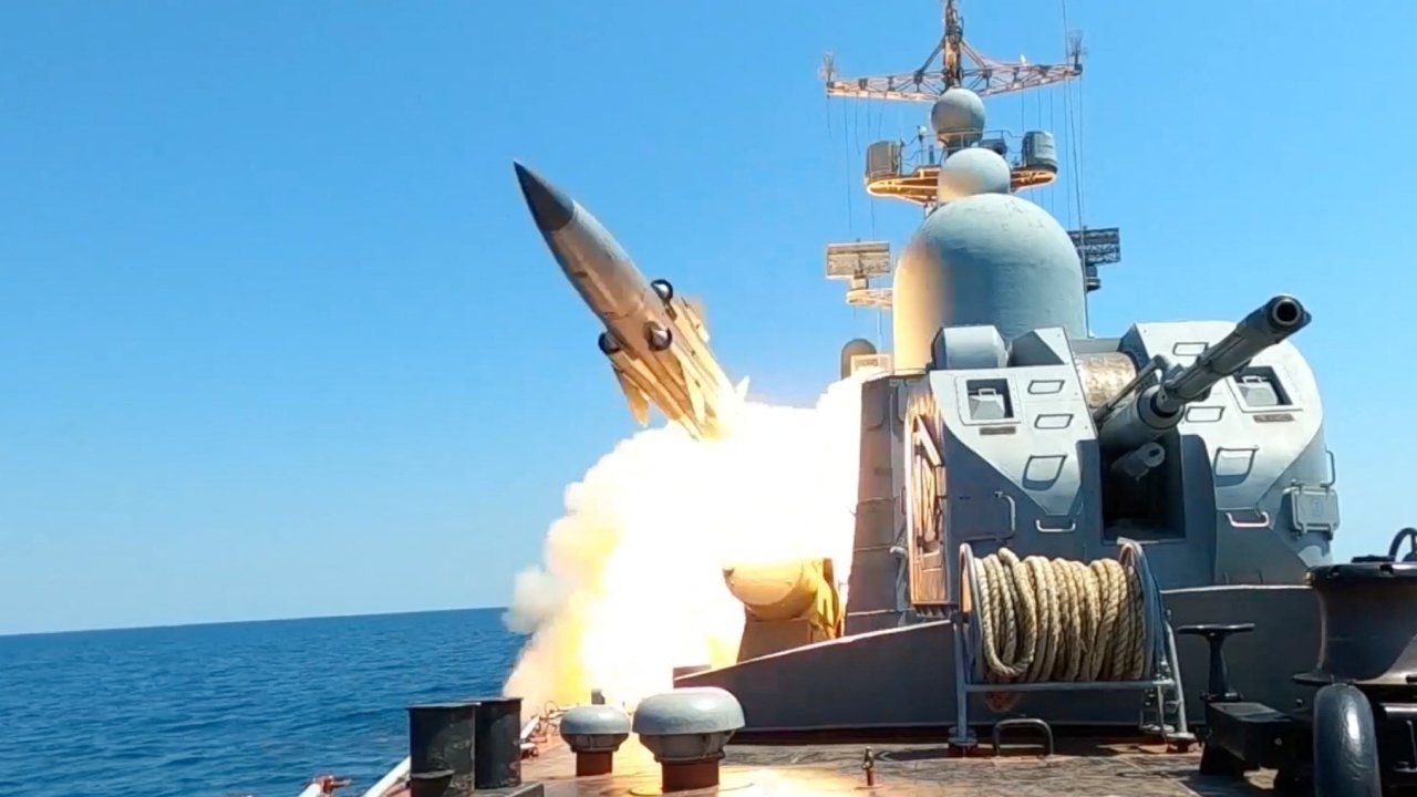 Ucrania Ya usa Bombas de Racimo, Mientras Rusia sigue Atacando