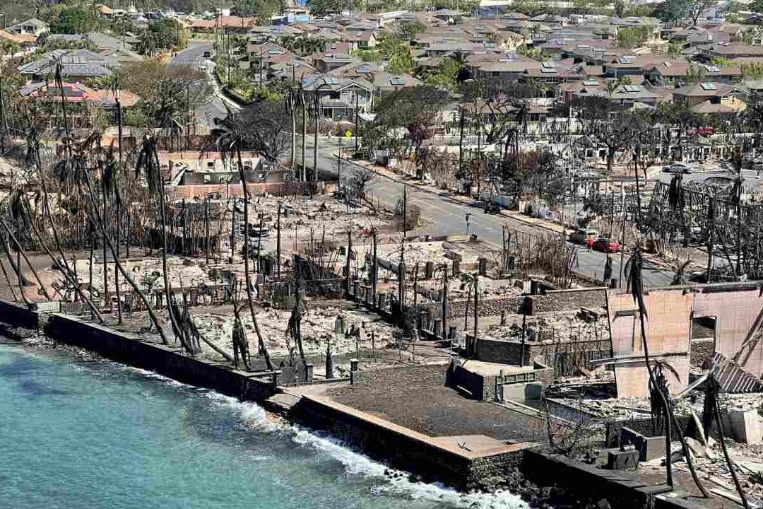 Maui Reabrirá Turismo en Octubre tras Incendios Forestales
