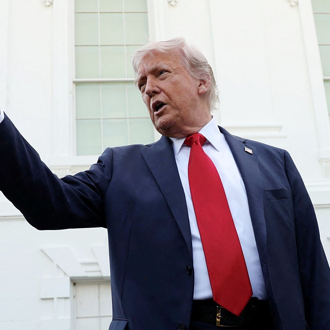 El presidente Donald Trump habla con periodistas en EUA