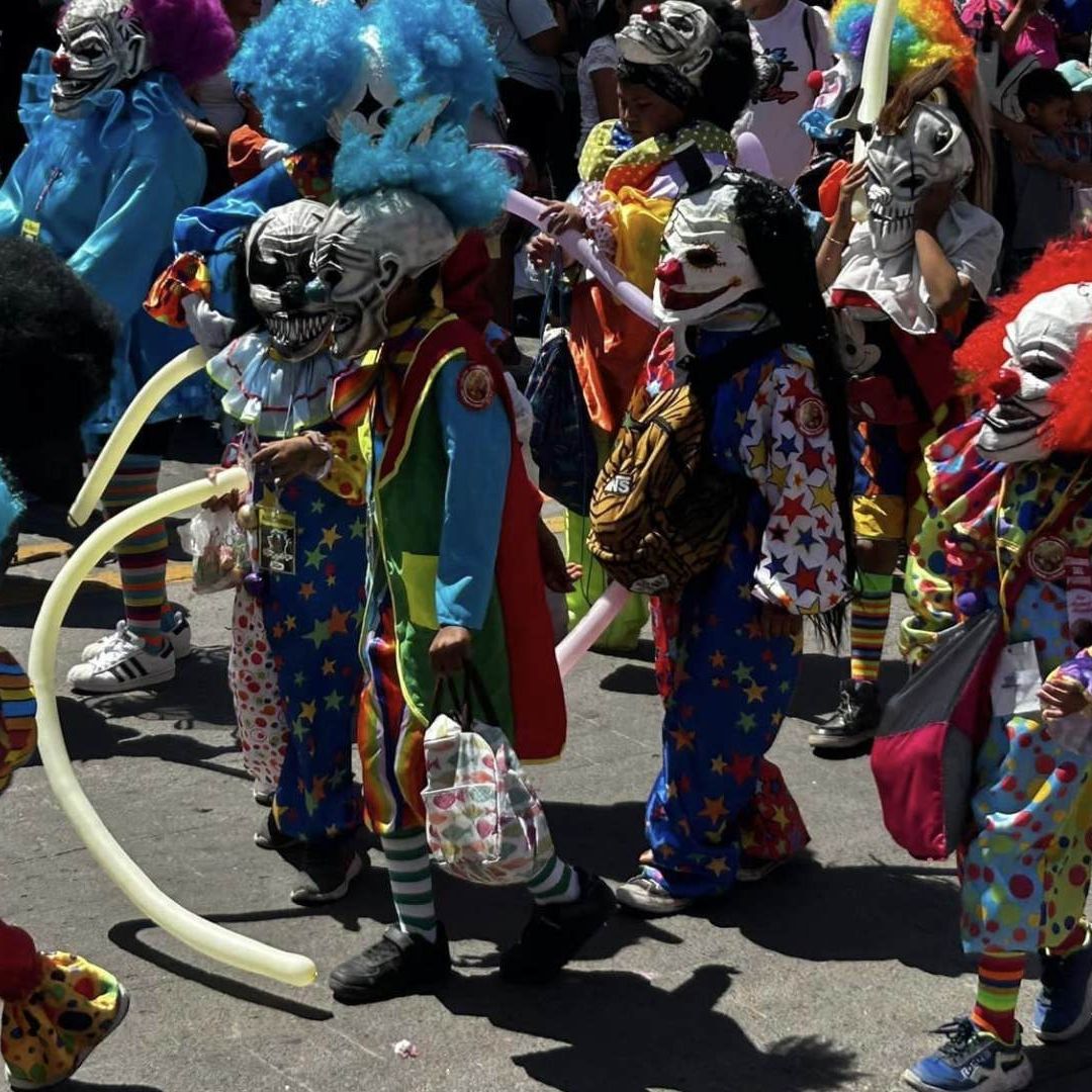 Celebran en San Miguel de Allende el 'Baile de los Locos'