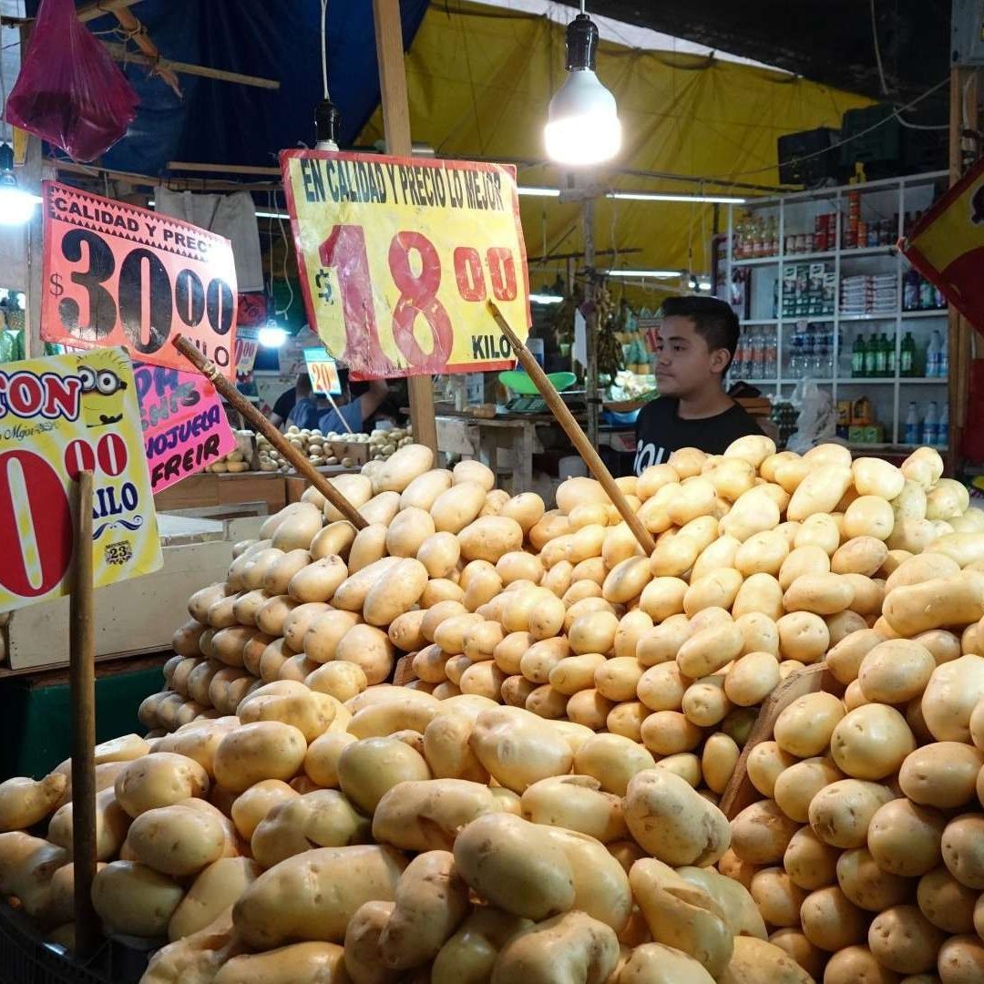 La inflación cayó al 7.8% en noviembre, marcando su segundo mes a la baja, informó el Inegi