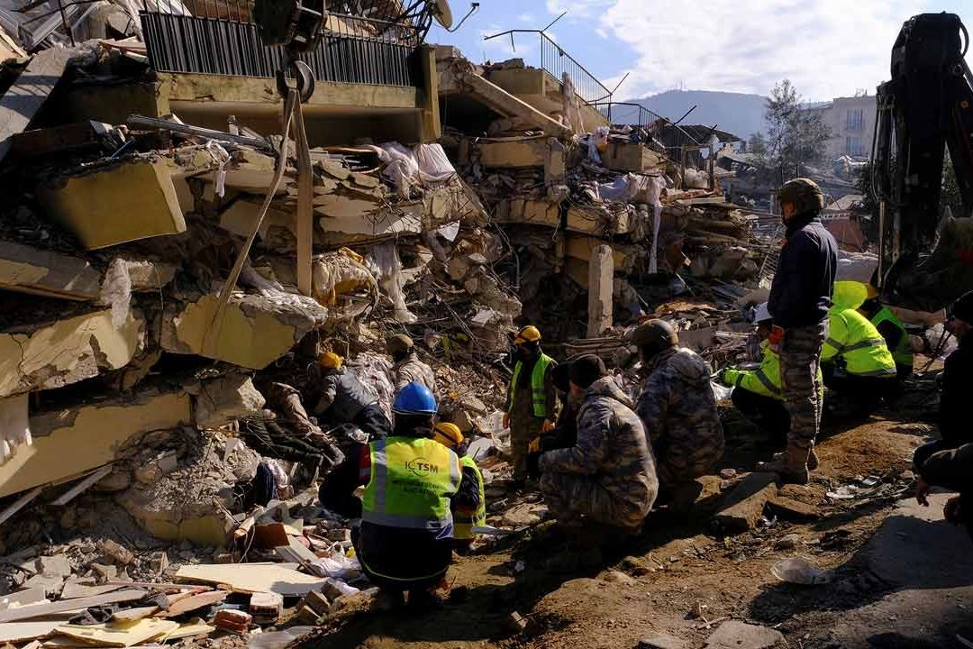 Número de muertos por el terremoto en Turquía y Siria superó los 23 mil