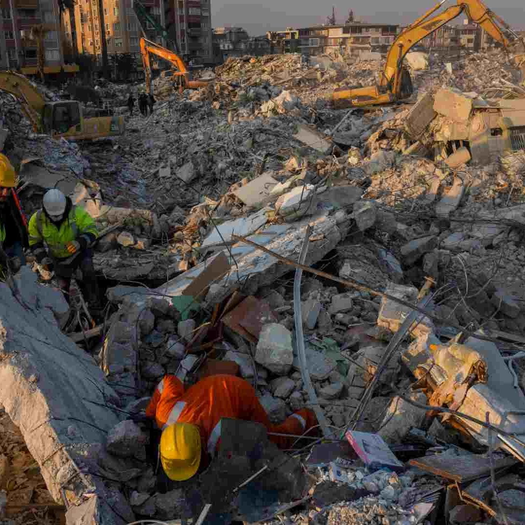 Ascienden a 35,000 muertos tras sismos en Turquía y Siria