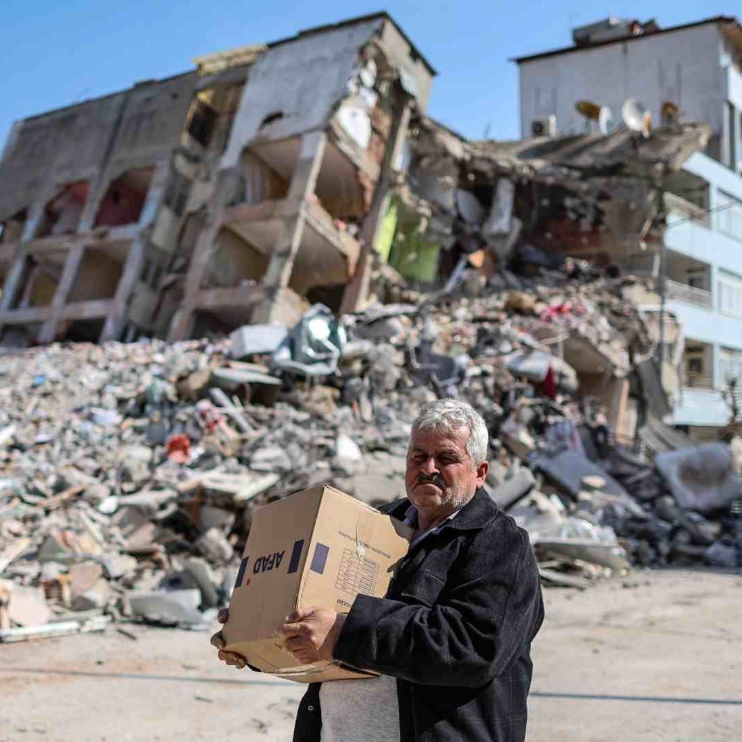 Suman más de 50,000 muertos por sismos en Turquía y Siria