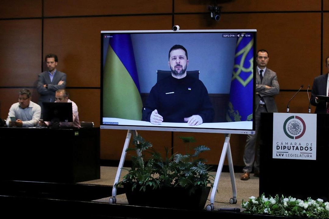 El presidente de Ucrania, Volodimir Zelenski, dio un discurso hoy, 20 de abril de 2023, vía remota ante la Cámara de Diputados en México
