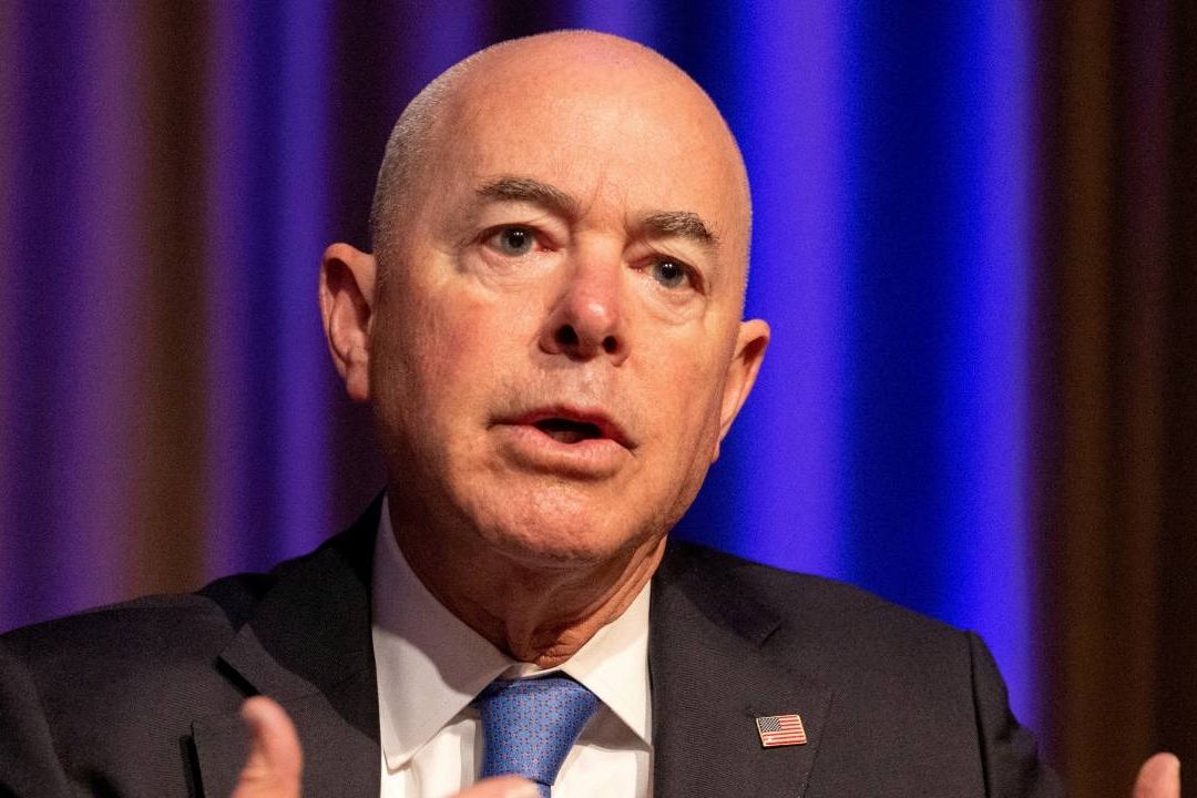 Alejandro Mayorkas visitará la frontera con México previo al fin del Título 42