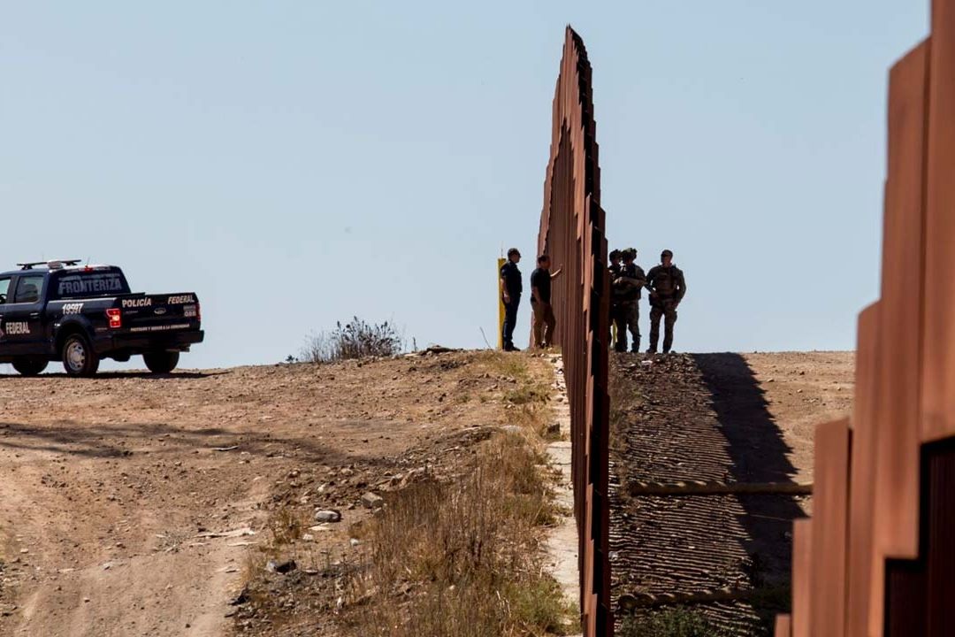 México Condena Construcción de Muro Fronterizo; "El Cemento es el Racismo": Ebrard