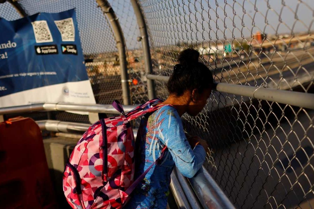 El menor desplazamiento de migrantes coincide con la decisión de México de "no otorgar" documentos para transitar por el país