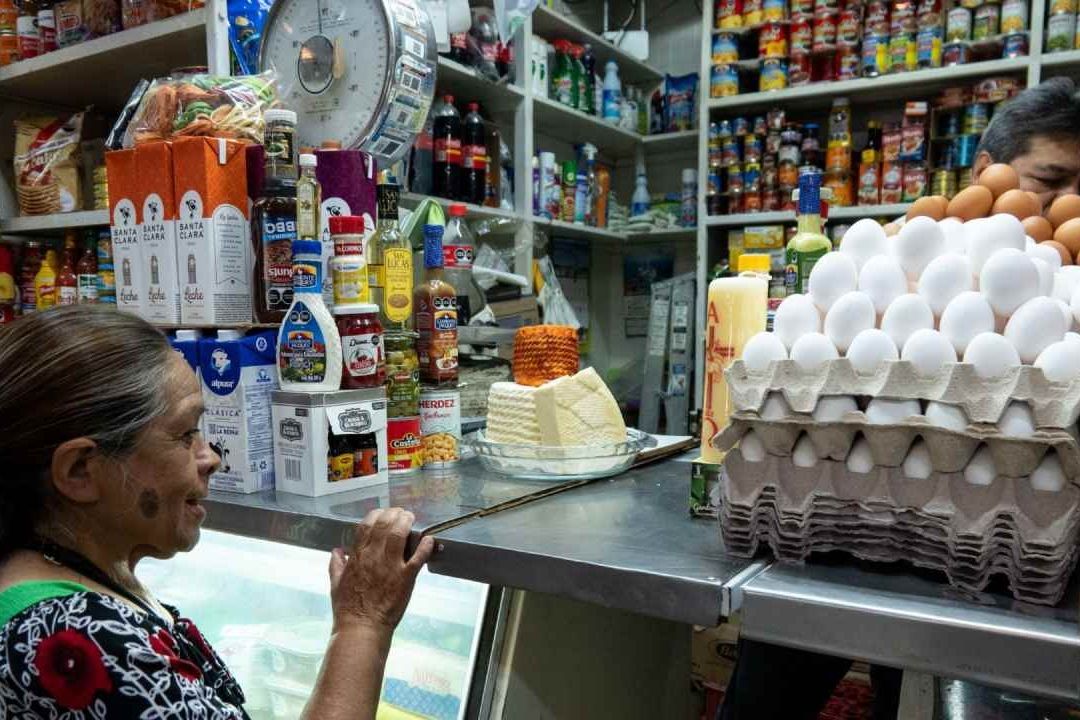 Inflación de México baja al 5.84%, su menor nivel desde agosto de 2021
