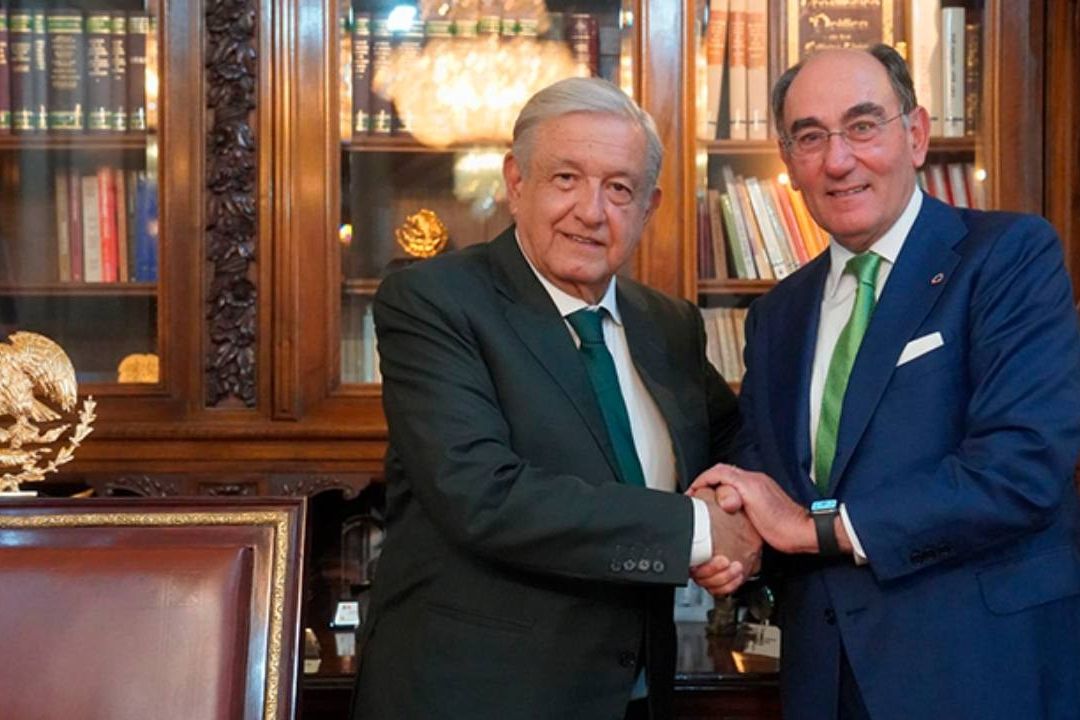 Iberdrola y México Firman Venta de 13 Plantas de Energía
