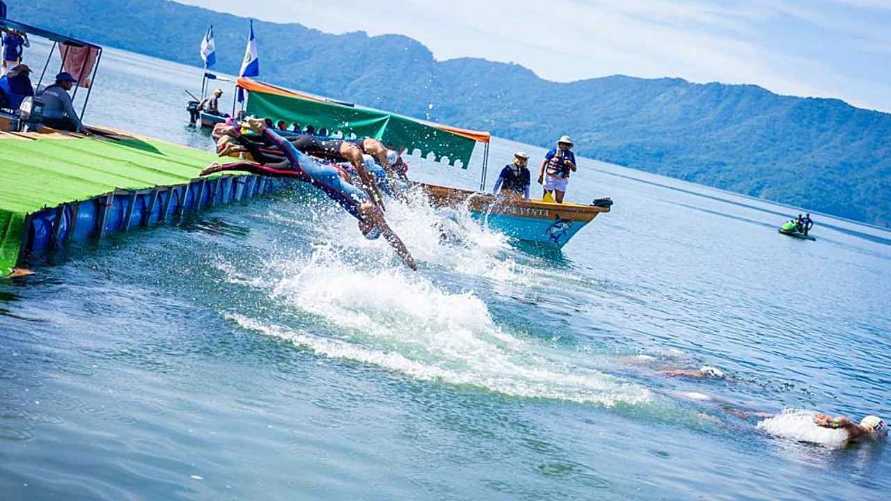 México se llevó el oro en la rama varonil de 5 km de nado en aguas abiertas