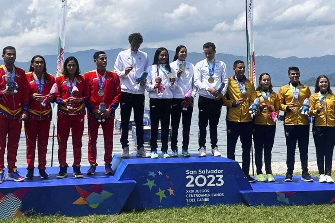 Equipos de México, Venezuela y Colombia ganaron oro, plata y bronce, en prueba relevo mixto de la natación en agua abiertas