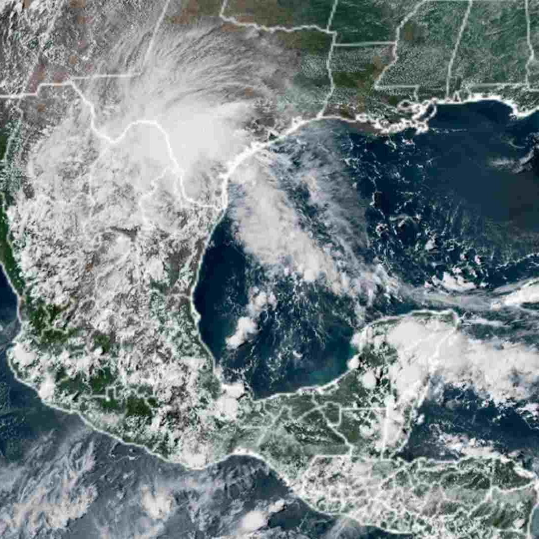 Harold Provoca Lluvias a su Paso por Texas, que También Afectan a México