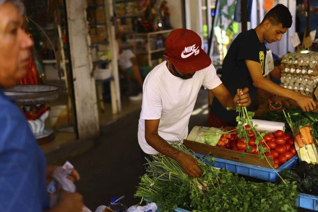 La tasa de inflación en México cayó en la primera quincena de agosto a 4.67 % anual, su menor nivel desde marzo de 2021, informó el Inegi